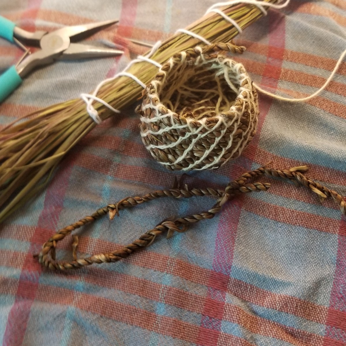 Making a Basket With&nbsp;Dandelions